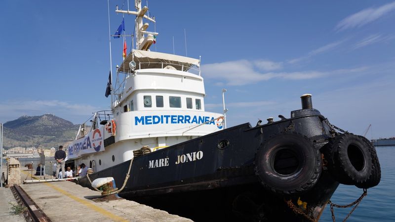 Le navire humanitaire Mare Ionio à Zarzis