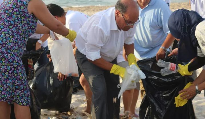 Photo du jour: Marzouki et la défense de l'environnement marin !