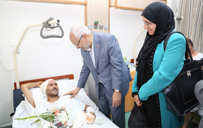 Ghannouchi au chevet des ouvrires blessés du Groupe chimique de Mdhilla