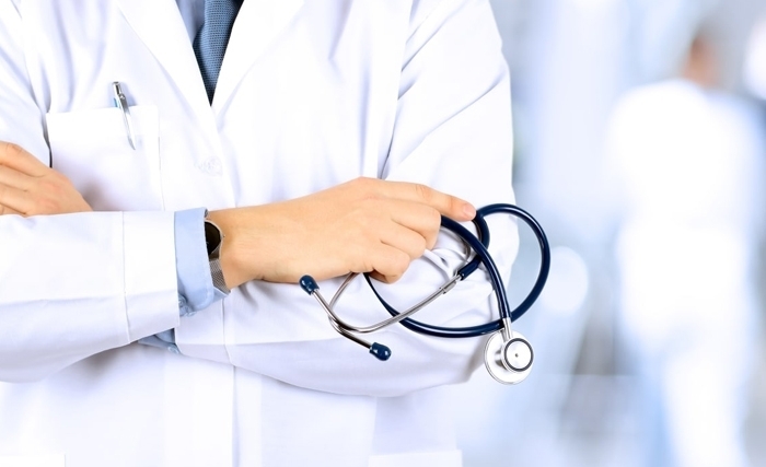 Chahed: "630 médecins spécialistes seront affectés dans les zones prioritaires en 2021"