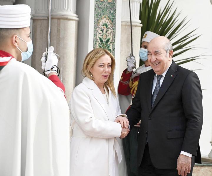 En visite à Alger Meloni annonce une coopération accrue dans le but "d'augmenter la fourniture de gaz" algérien à l'Italie.