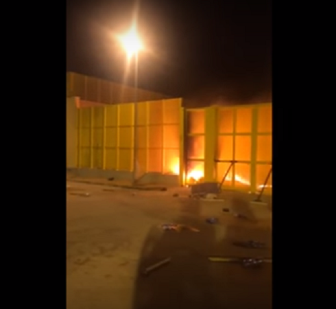 Des migrants tunisiens incendient un centre d'hébergement en Italie (Vidéo)
