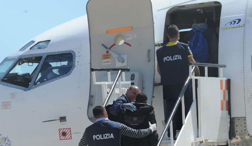 Un migrant tunisien refusant d'être expulsé d'Italie se suicide