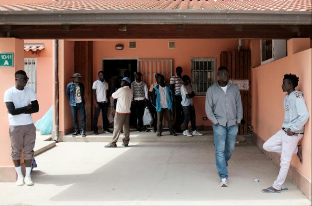 Quand des migrants déboussolés aident de vieux Siciliens !