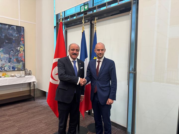 Le ministre des Affaires étrangères rencontre à Paris son homologue français