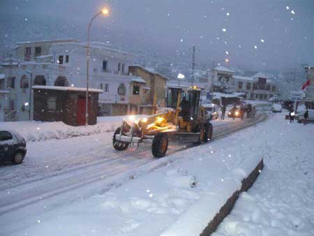 Le gouverneur de Kasserine: "Il y a encore un manque d'équipements pour dégager la neige"