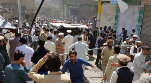 22 morts et une cinquantaine blessées dans l'explosion d'une voiture piégée au Pakistan