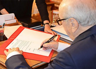 La loi contre le terrorisme paraphée par le Président Essebsi