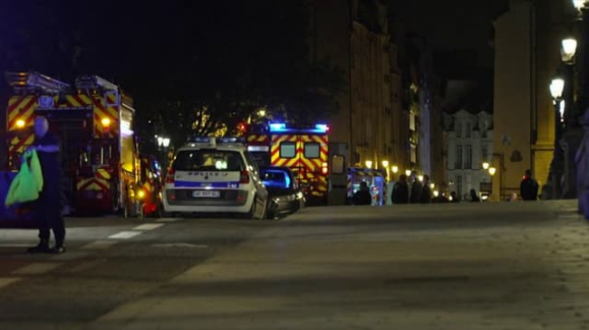 Paris: Des policiers tirent sur un véhicule tuant deux personnes