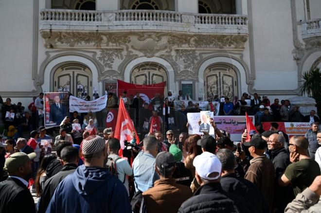 Rassemblement des partisans de Kais Saied contre l’ingérence étrangère