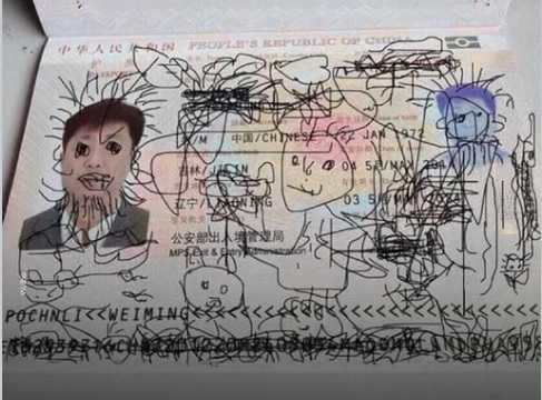 Insolite: Il rate son vol parce que son fils a fait de son passeport une... toile