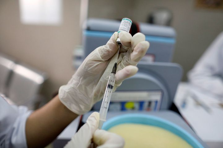 Lutte contre le Covid-19: Pfizer et BioNTech traitent les premiers participants aux USA