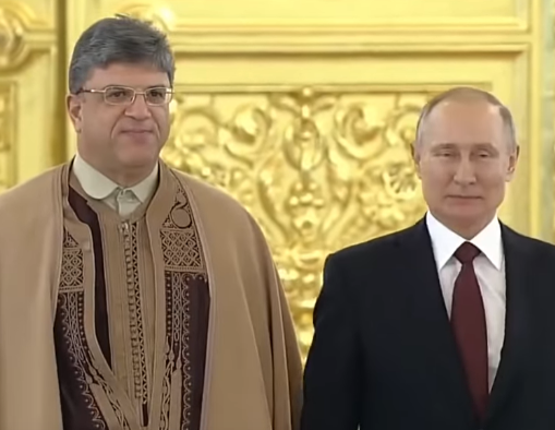 L'Ambassadeur de Tunisie à Moscou remet en jebba sa lettre de créance à Poutine