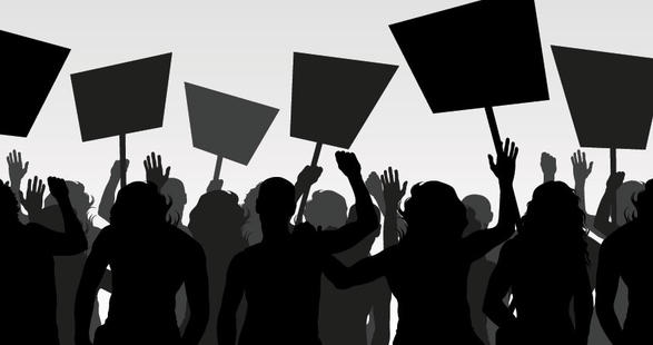 Les familles de migrants expulsés protestent devant l'Ambassade d'Italie