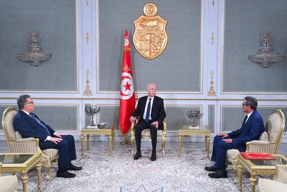 Le chef de l’Etat reçoit les présidents des deux chambres du Parlement