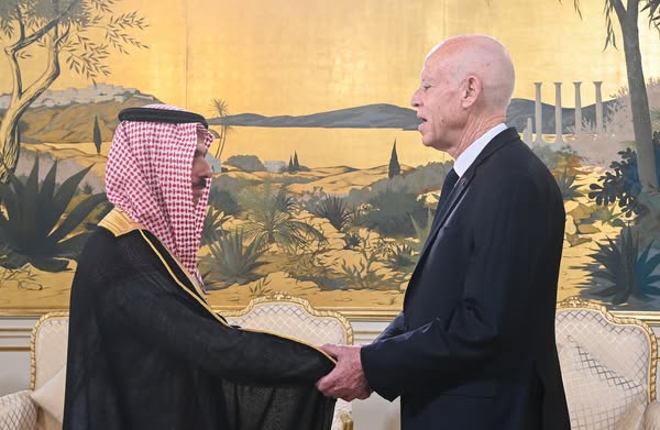 Le président de la République reçoit le ministre saoudien des Affaires étrangères