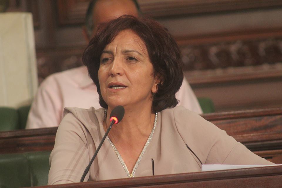 Samia Abbou franchit le mur du son