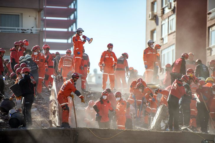 Turquie: une centaine de morts dans le tremblement de terre à Izmir