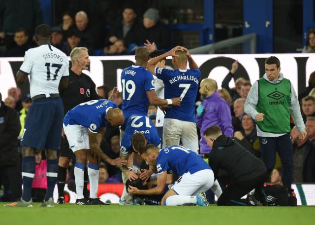 Premier League : L'effroyable blessure d'André Gomes, son agresseur fond en larmes