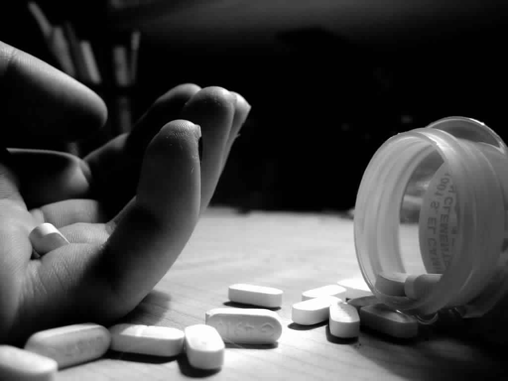 Elle tente de se suicider suite à une convocation en conseil de discipline
