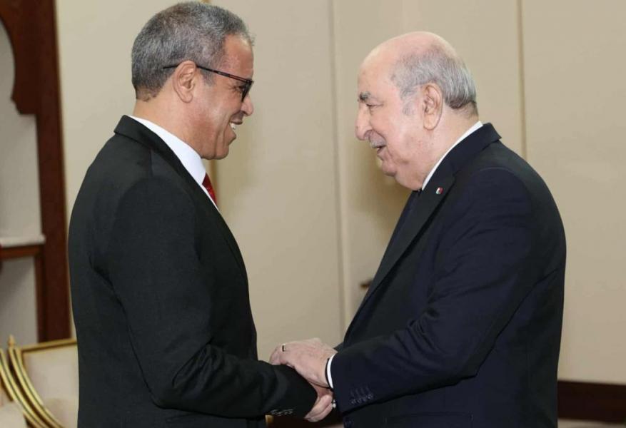 Le président Tebboune reçoit le président du Conseil national des régions et des districts