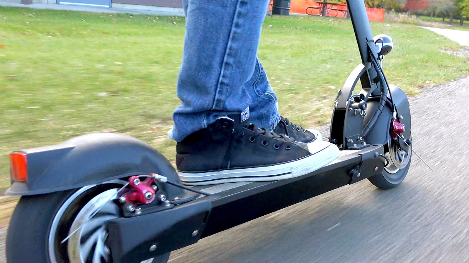 Il cambriole une banque et s'enfuit sur une trottinette électrique