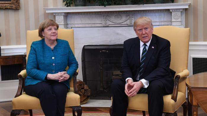 Quand Trump refuse de serrer la main à Merkel