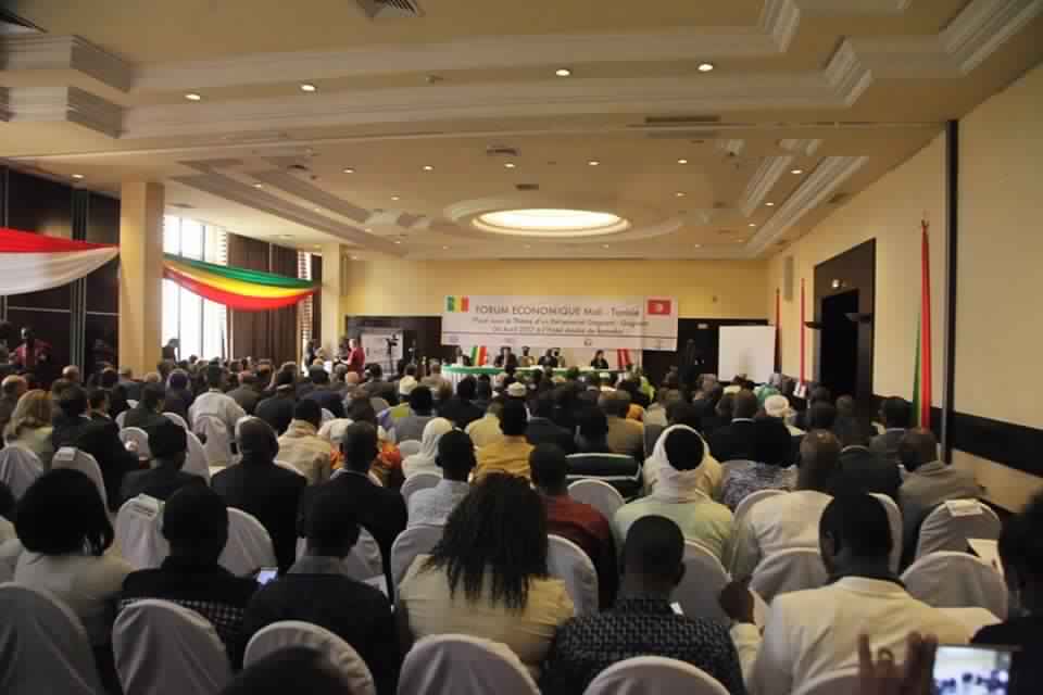 A Bamako, Youssef Chahed rend un vibrant hommage à Bourguiba