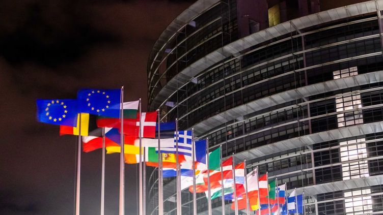 L'UE juge la situation en Tunisie ''très dangereuse'' et dépêche deux ministres à Tunis