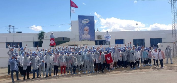 Kairouan: 100 ouvriers d'une usine se confinent pour produire des masques