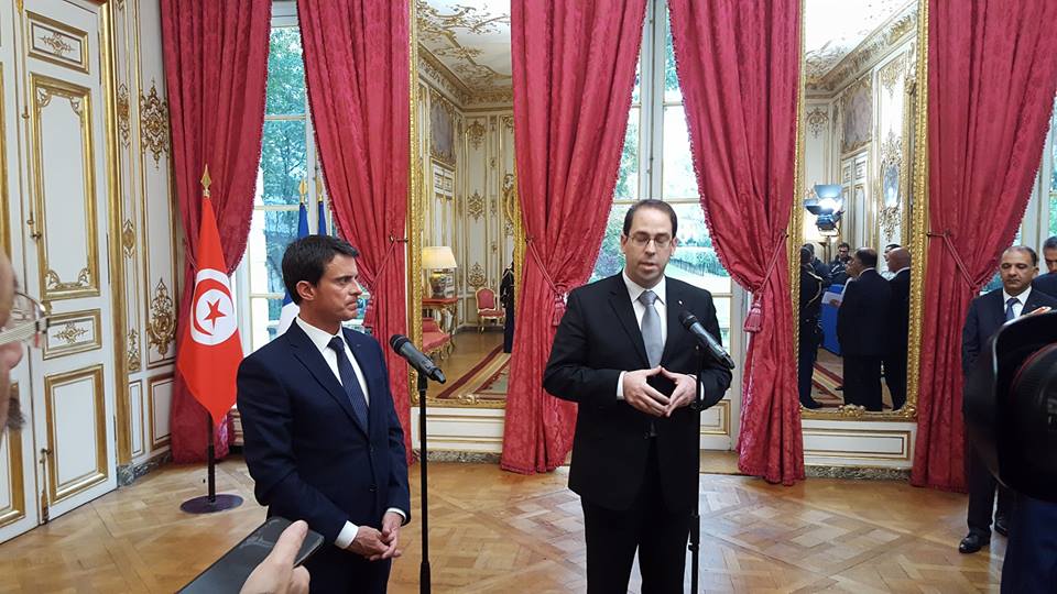 Valls rassure son hôte du soutien que Paris va apporter à Tunis