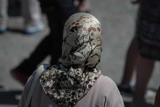 Europe : les entreprises privées peuvent interdire le voile à condition...