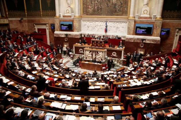 France : la déchéance de la nationalité adoptée sans référence aux binationaux