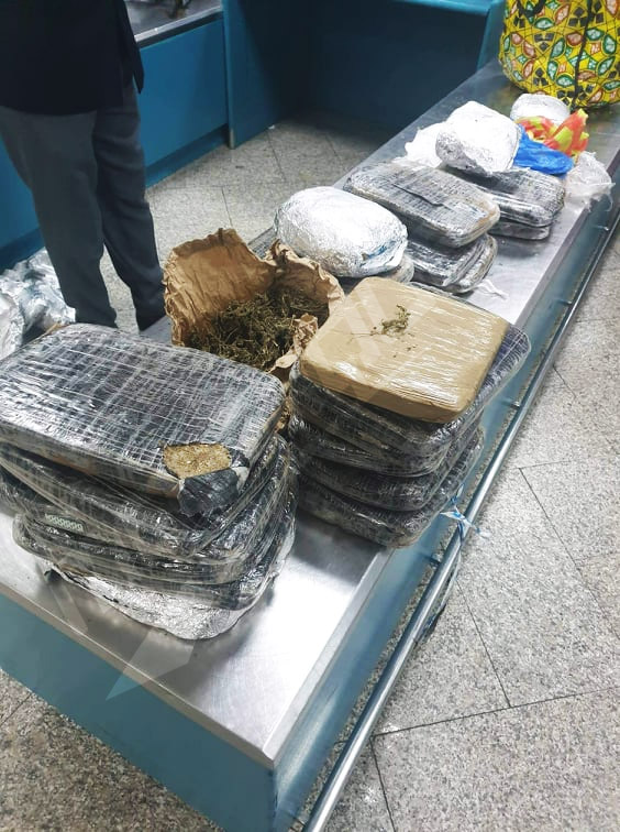 Aéroport Tunis-Carthage: Un Ivoirien arrêté en possession de 25 kg de marijuana
