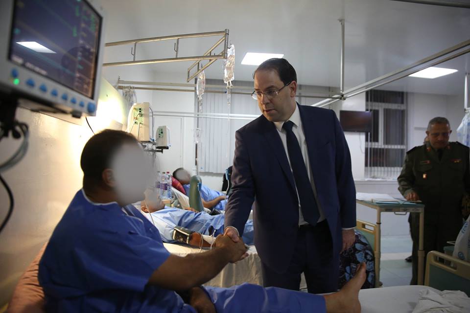 Youssef Chahed au chevet des blessés de l’attentat-suicide