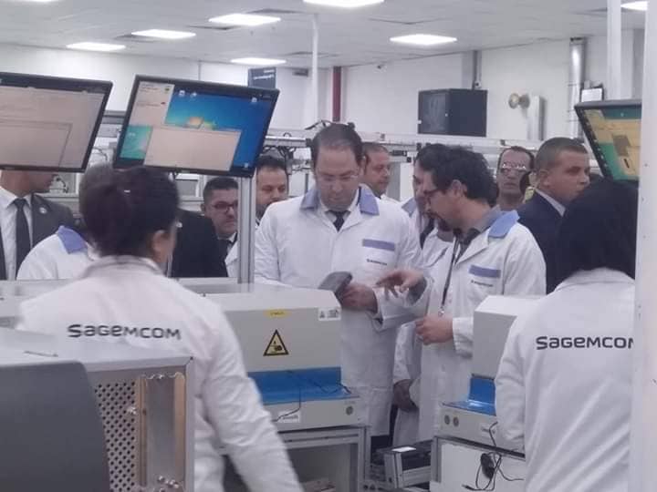 Youssef Chahed rend visite à la société SAGEMCOM
