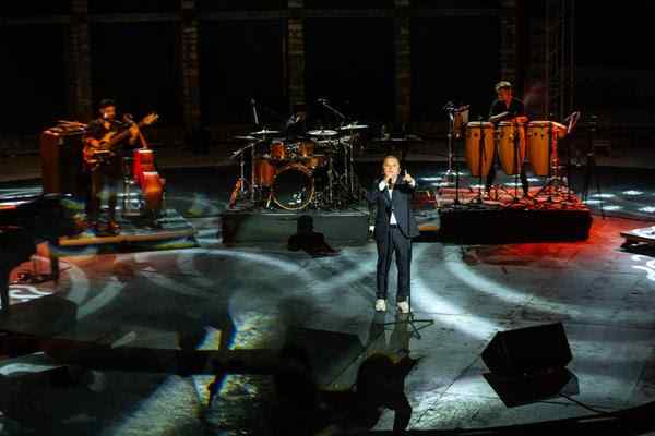 Yuri Buenaventura embrase le Festival International de Hammamet