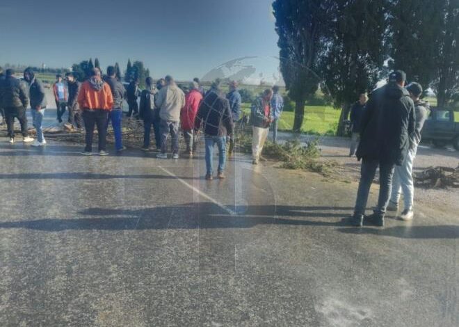 Takelsa : Zangou isolée après l’effondrement de la seule voie d’accès, les habitants bloquent la route