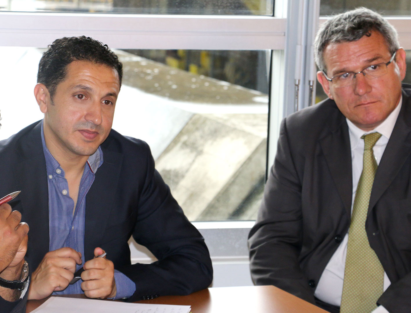 Nicolas Delaporte, Directeur d'Air France-Klm pour la Tunisie (à droite) et Samir Najyb, Responsable communication Air France pour le Maghreb 
