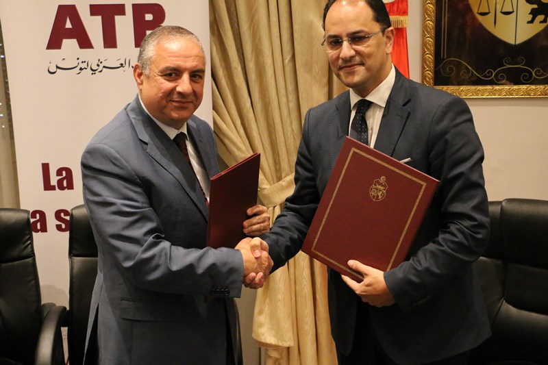 M. Mohamed Ferid Ben Tanfous, Directeur Général de l'Arab Tunisian Bank et M. Slim Khalbous, ministre de l’enseignement supérieur et de l’éducation par intérim 
