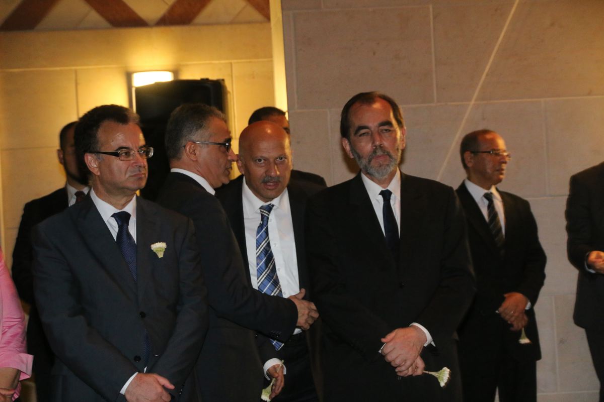 Mohsen Marzouk donnant les derniers consignes à Ridha Belhaj en la présence de Aïdi et Chaker