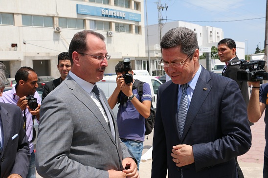 Le ministre des sports Maher Ben Dhia avec le président du CNOT Mehrez Boussayen
