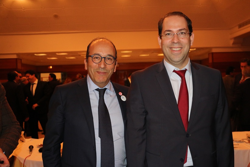 Le président de la FTH Khaled Fakhfakh avec Youssef Chahed 