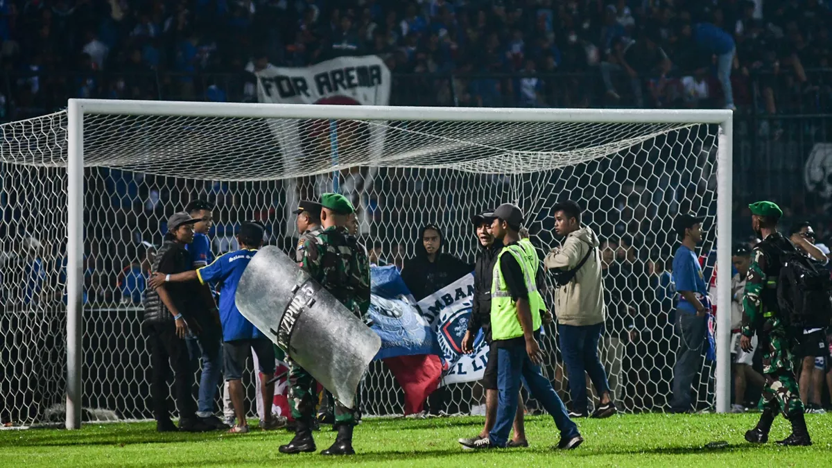 Indonésie: Plus de 170 morts dans un stade de football