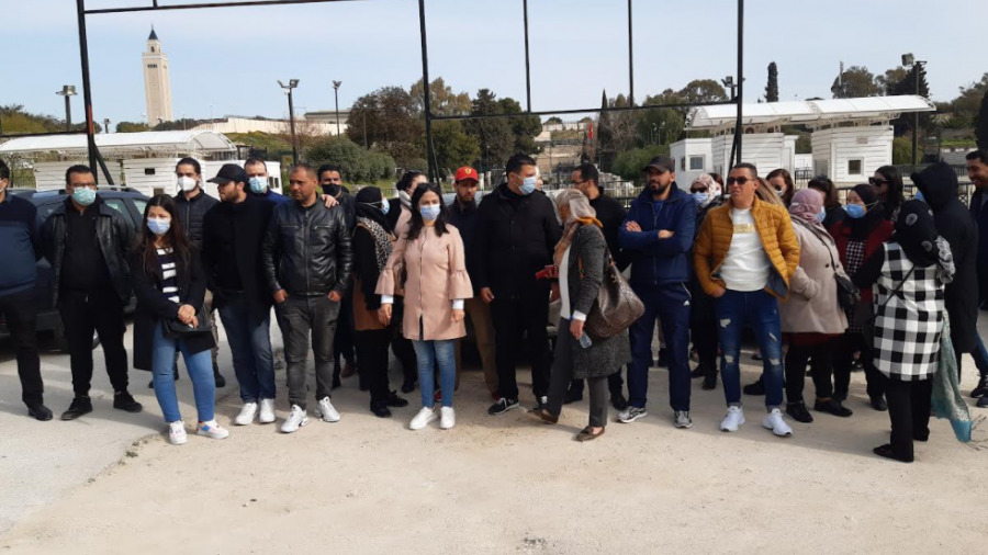 Les agents de l'INLUCC protestent près du Palais de Carthage