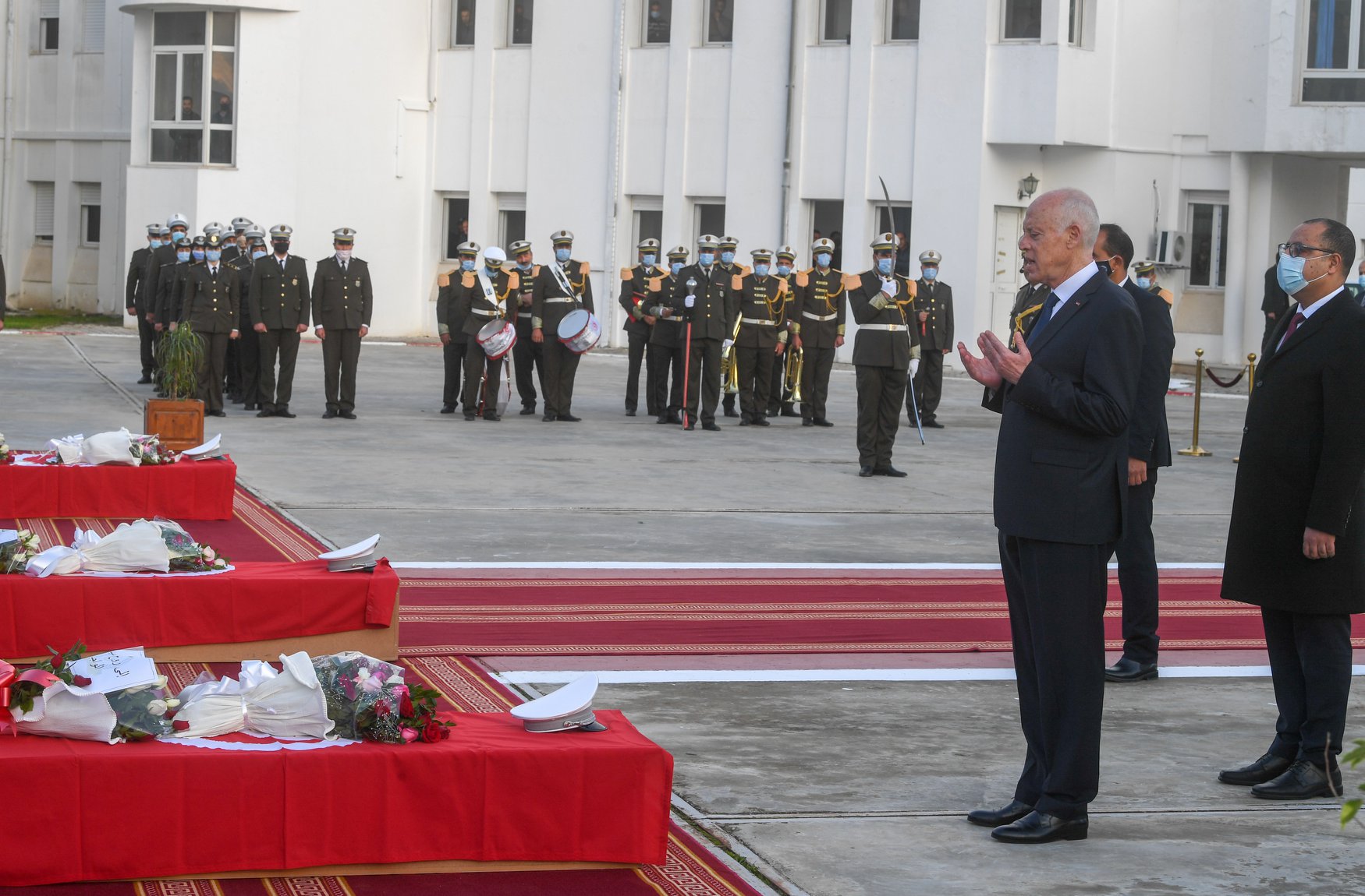 Photo du jour : Kaïs Saïed préside la cérémonie d’hommage aux trois gardes nationaux