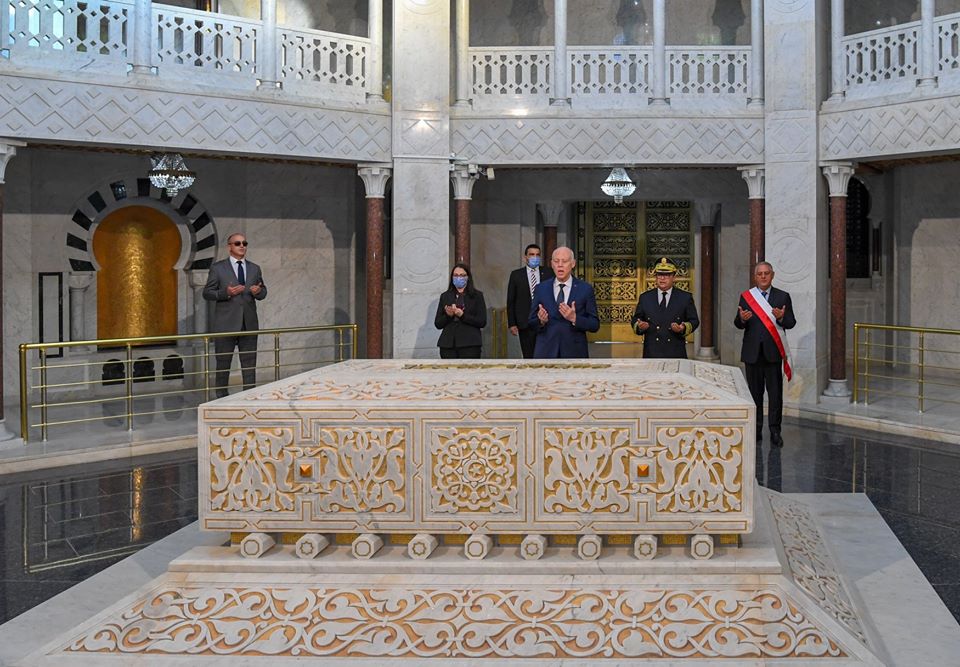 Kaîs Saïed récite la Fatiha à la mémoire du président Bourguiba