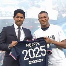 Kylian Mbappé : un contrat à 630 millions d'euros avec le PSG, le plus gros de l'histoire