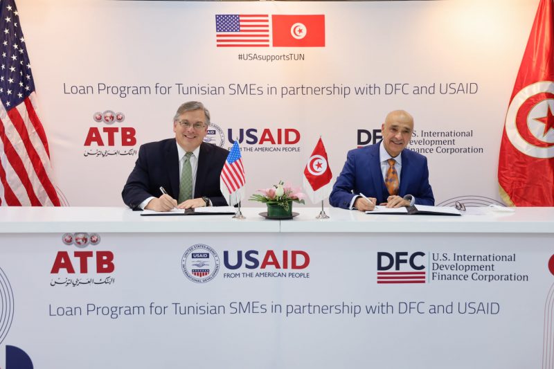 Les États-Unis lancent un programme de financement pour les petites entreprises tunisiennes, en collaboration avec l’ATB et la DFC