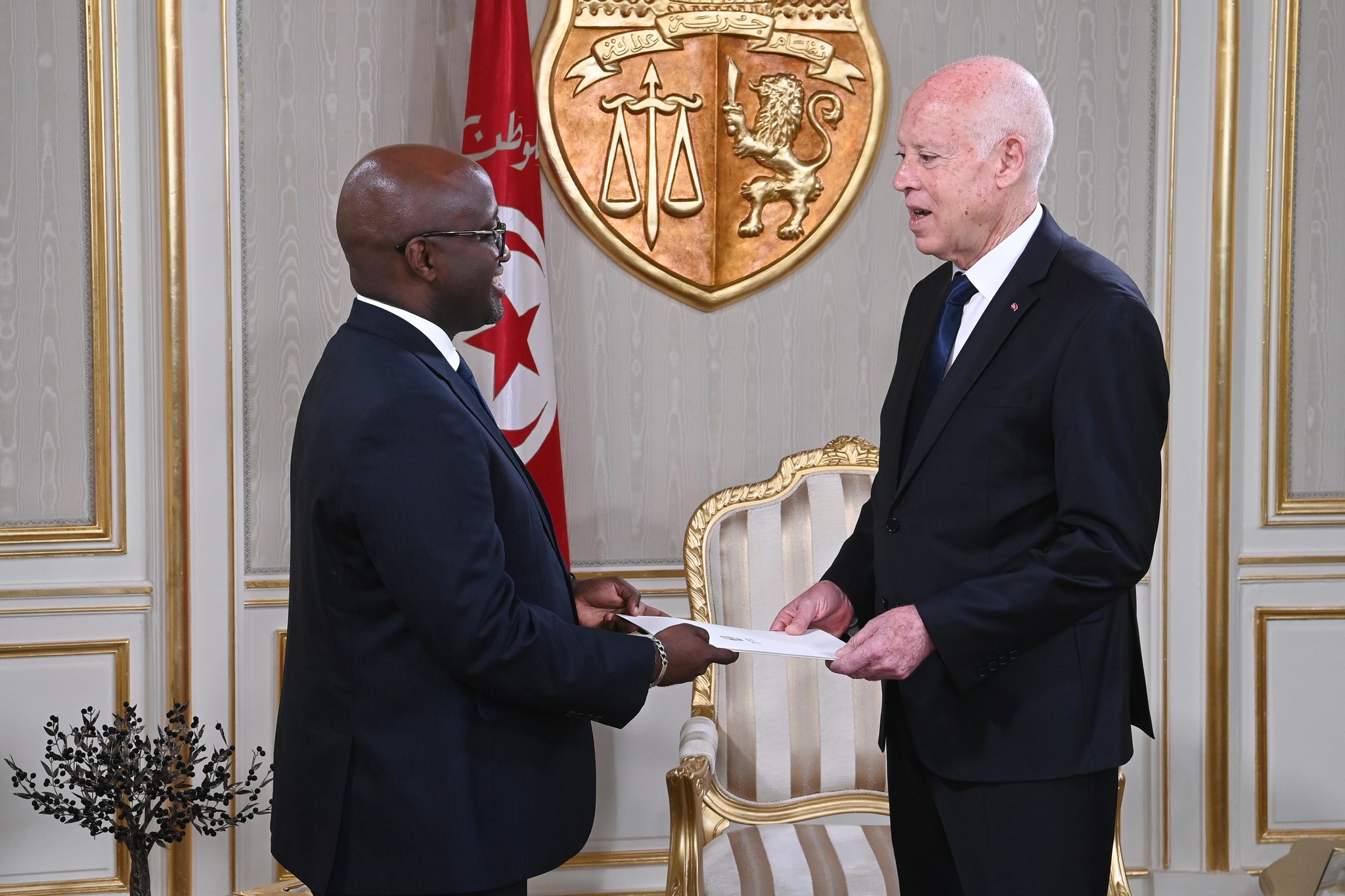 Lettre manuscrite du président rwandais Paul Kagame à son homologue Kais Saied